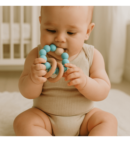 Dárková Krabička s Dudlíkem, Kousátkem a Vyšívaným Bryndáčkem – Pro Holčičku