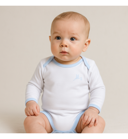 Dárková krabička s body, dudlíkem, kousátkem a klipem – Stylová výbava pro miminko