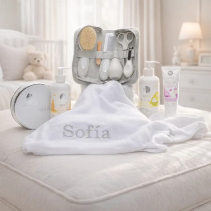 Kosmetický set a personalizovaná mušelínová plenka | Elegantní dárek pro miminko 2