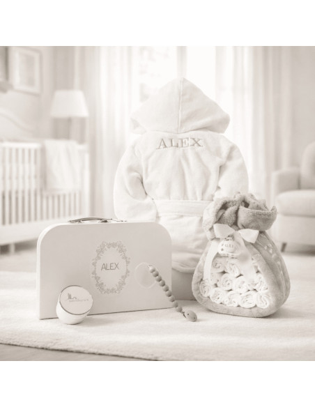 Plenkový Dort s Župánkem, Kufříkem a Dudlíkem | Kompletní Dárek pro Miminko