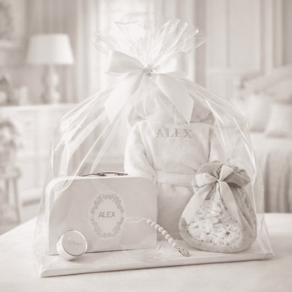 Plenkový Dort s Župánkem, Kufříkem a Dudlíkem | Kompletní Dárek pro Miminko