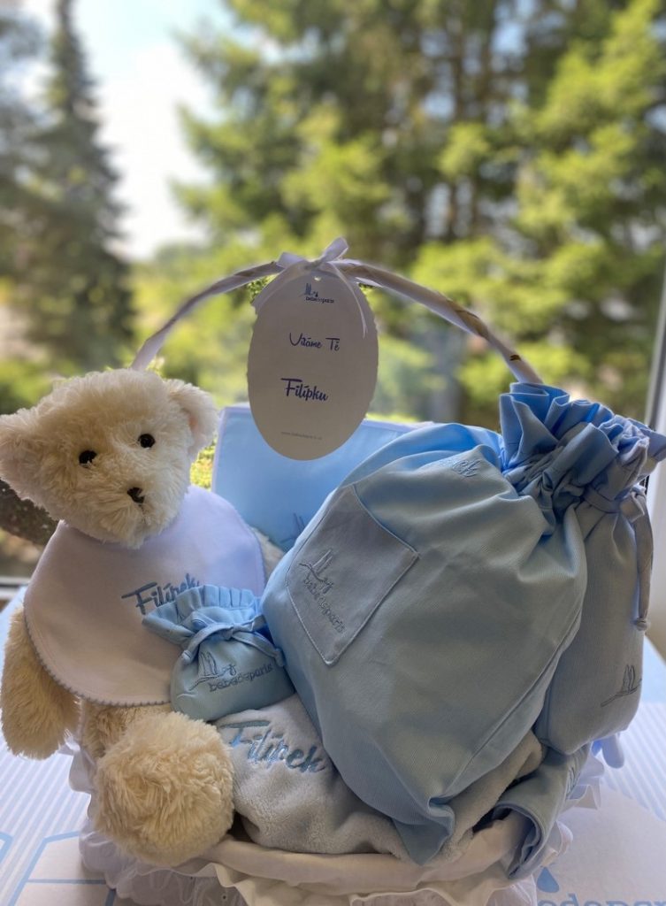 Dárkový koš pro mimnko modrý - skvělý dárek k narození dítěte
